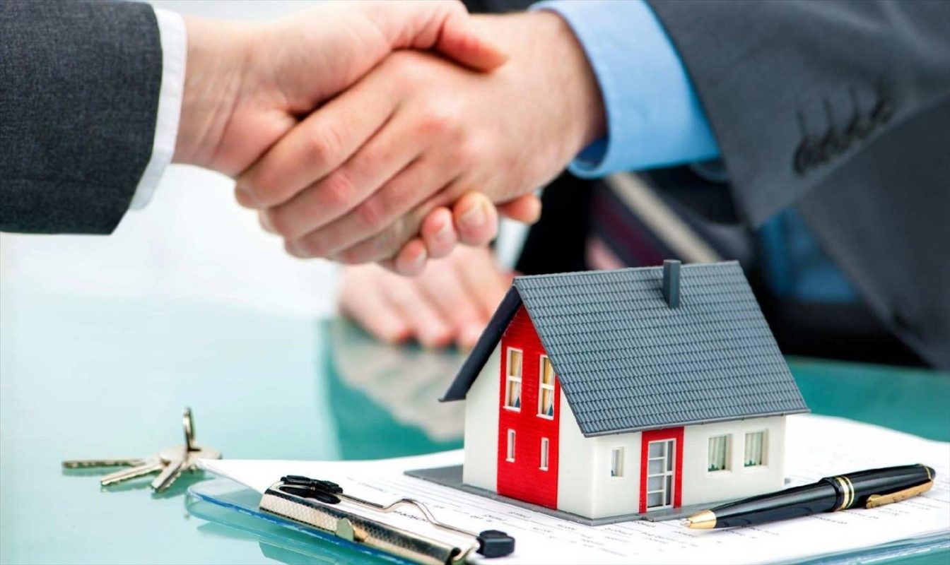 Sau khi chuẩn bị xong giấy tờ, bên bán và bên mua cần nộp hồ sơ tại cơ quan chức năng để hoàn thành thủ tục sang nhượng